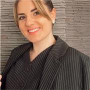 Apasionada historiadora y profesora de vocación con ganas de compartir mi conocimiento ayudando a los alumnos mediante la enseñanza significativa.